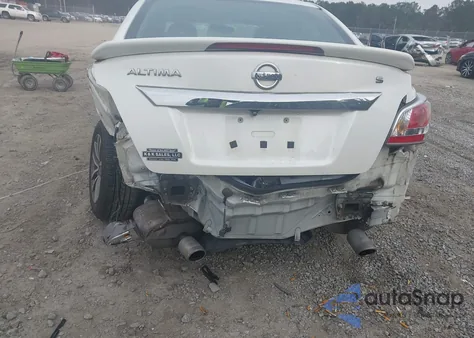 2015 Nissan Altima 2.5 S z USA, uszkodzony, nr VIN 1N4AL3AP1FC492785